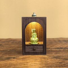 Reiseschrein aus Messing mit Licht – handgefertigter Ksitigarbha