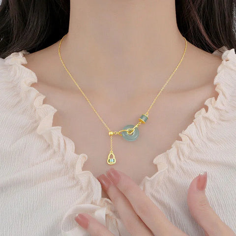 Halskette mit Anhänger aus chinesischem Kürbis und friedlicher Jade – Symbol für Glück und Sicherheit