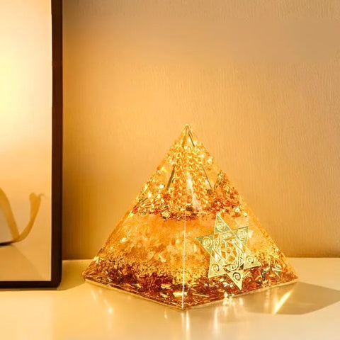 Pyramide de citrine – Attirez la richesse et le succès avec cette pierre de prospérité