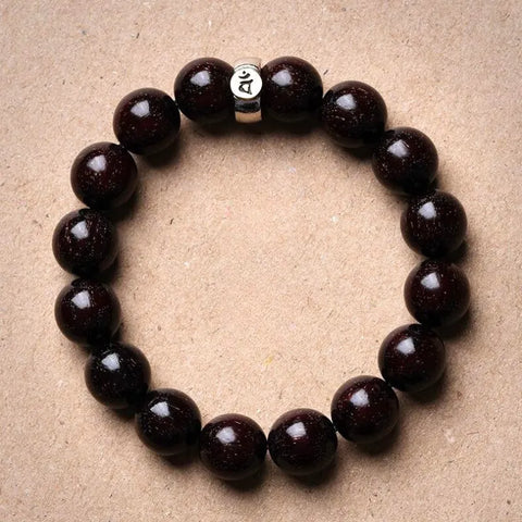 Armband mit buddhistischen Perlen aus indischem Rosenholz