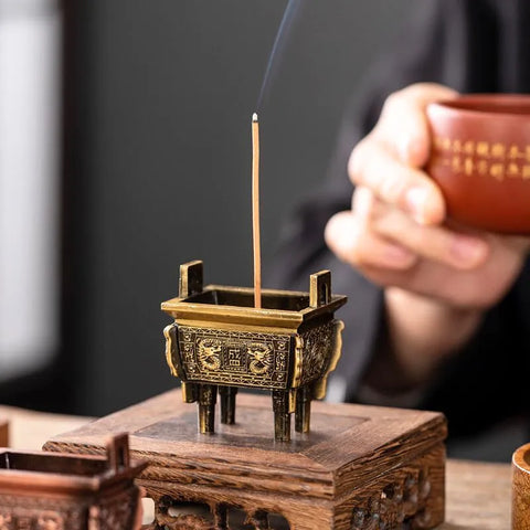 Brûleur d'encens miniature carré à quatre pieds