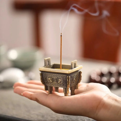 Brûleur d'encens miniature carré à quatre pieds