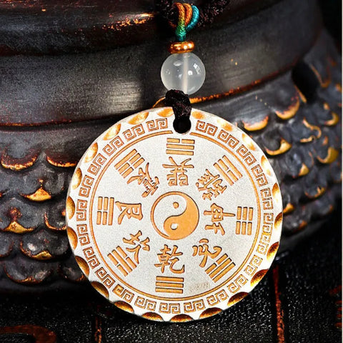 Runder Anhänger „Mountain Ghost Coin“ – Symbol des Schutzes