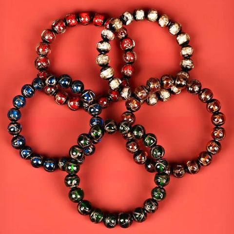 Armband aus Glasperlen mit mehreren Edelsteinen aus Weihrauchasche