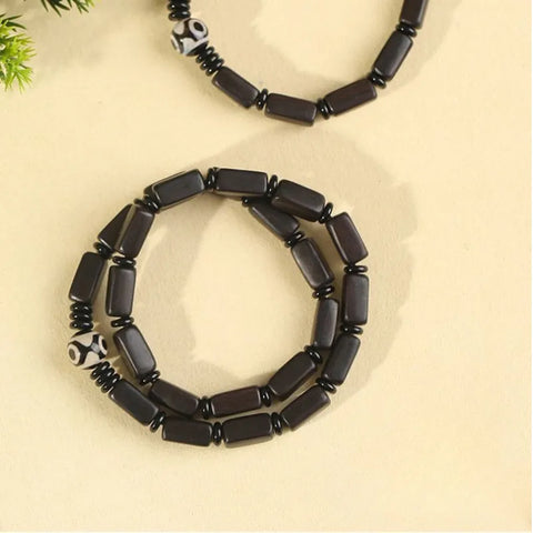 Armband aus natürlichen schwarzen Sandelholzperlen – Frische &amp; Eleganz