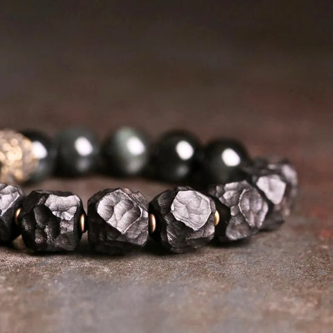 Natürliches Freiform-Perlenarmband aus schwarzem Ebenholz und schwarzem Obsidian