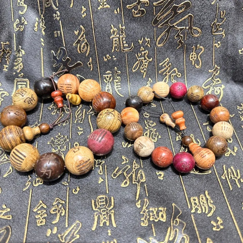Bracelet taoïste en perles de bois de santal multi-gemmes à 64 hexagrammes