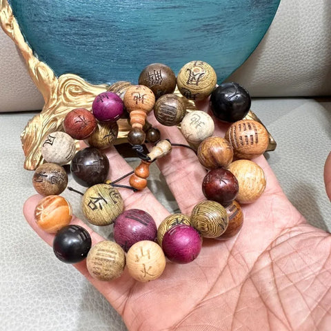 Bracelet taoïste en perles de bois de santal multi-gemmes à 64 hexagrammes